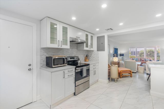 1015 Ingraham Avenue 9, Delray Beach, FL 33483