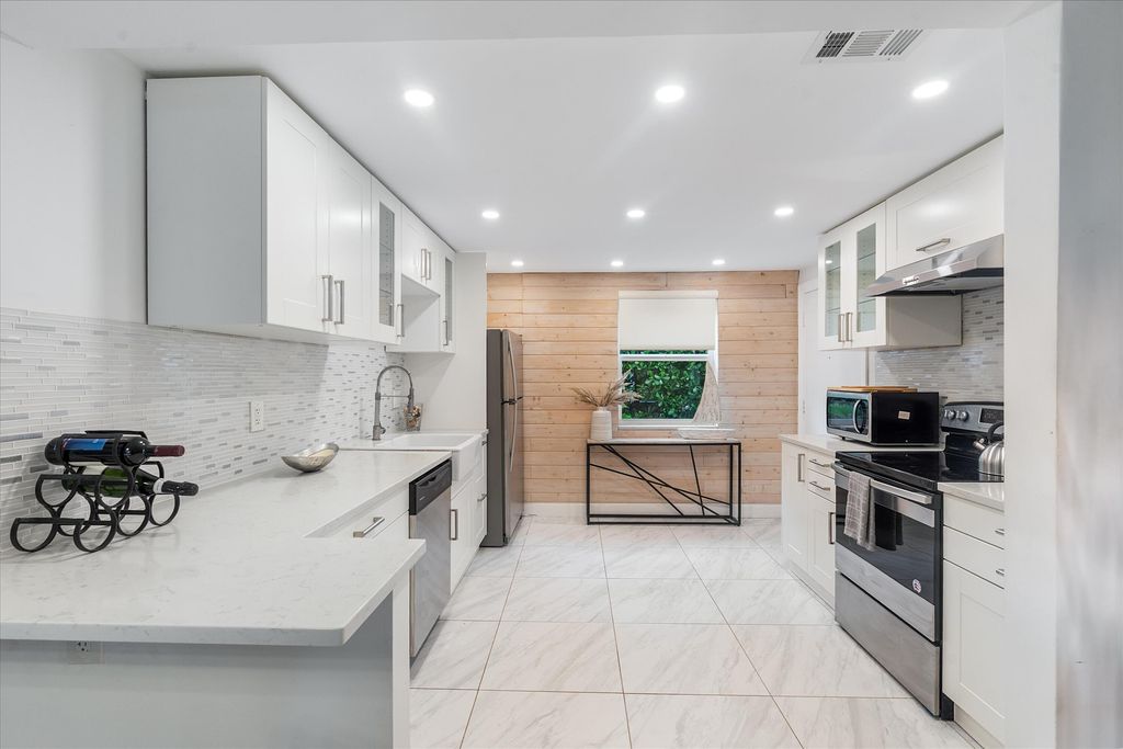 1015 Ingraham Avenue 9, Delray Beach, FL 33483