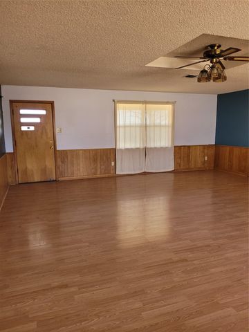 497 Fm 153, Smithville, TX 78957