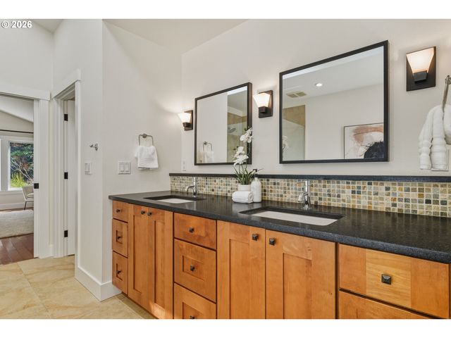 2747 GLEN HAVEN Rd, Lake Oswego, OR 97034