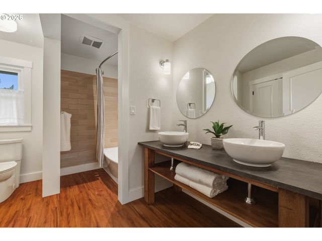 2747 GLEN HAVEN Rd, Lake Oswego, OR 97034