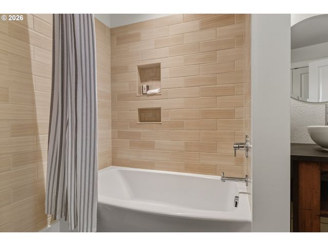 2747 GLEN HAVEN Rd, Lake Oswego, OR 97034