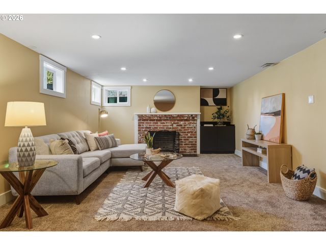 2747 GLEN HAVEN Rd, Lake Oswego, OR 97034