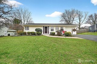 32 Kingsley Road, South Brunswick, NJ 08824