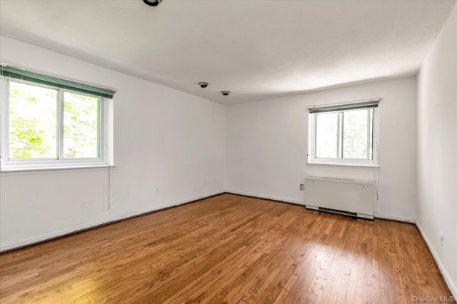 30 Barstow Road 3A, Great Neck, NY 11021