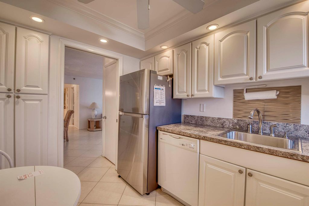 Image 11 of property listing at 3221 S Ocean Boulevard 501, Highland Beach, FL 33487