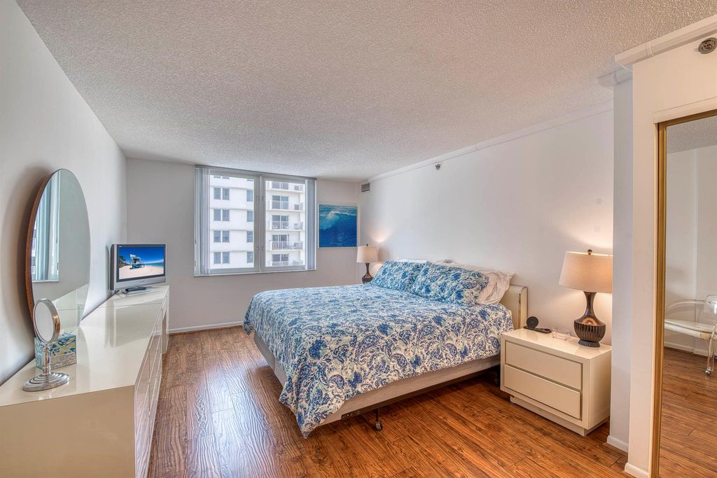 Image 12 of property listing at 3221 S Ocean Boulevard 501, Highland Beach, FL 33487