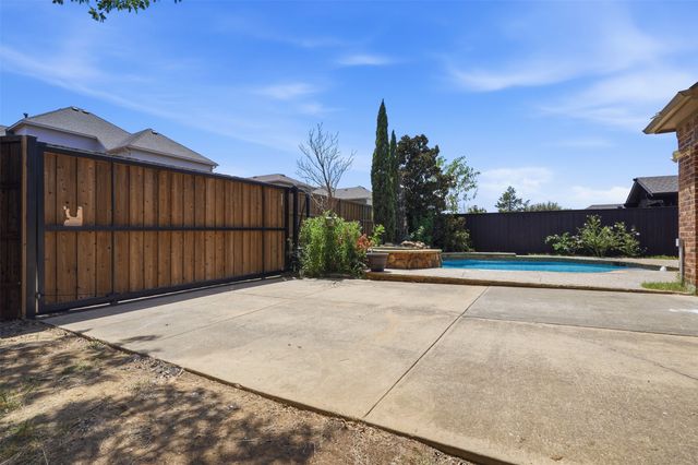 2310 Queen Morgan Lane, Lewisville, TX 75056
