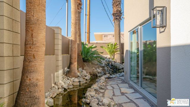 588 E San Lorenzo Road 104, Palm Springs, CA 92264