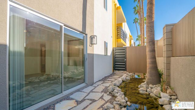 588 E San Lorenzo Road 104, Palm Springs, CA 92264