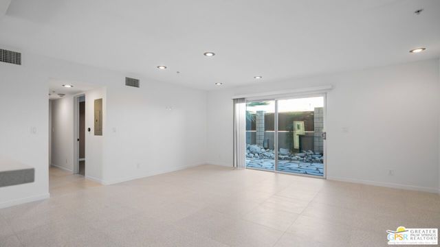 588 E San Lorenzo Road 104, Palm Springs, CA 92264
