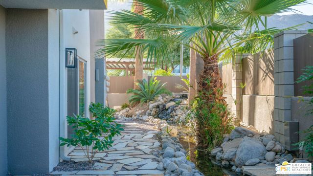 588 E San Lorenzo Road 104, Palm Springs, CA 92264