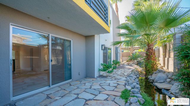 588 E San Lorenzo Road 104, Palm Springs, CA 92264