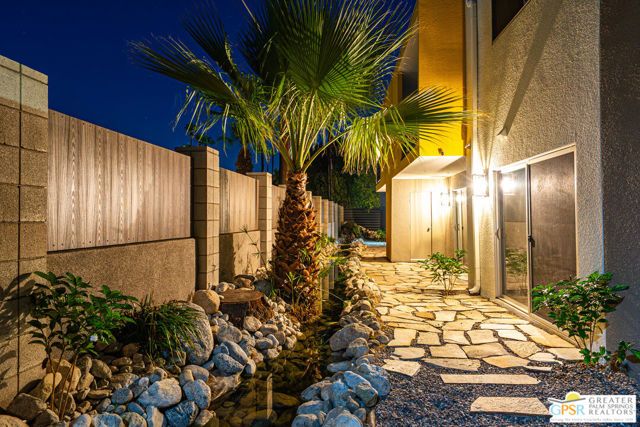 588 E San Lorenzo Road 104, Palm Springs, CA 92264