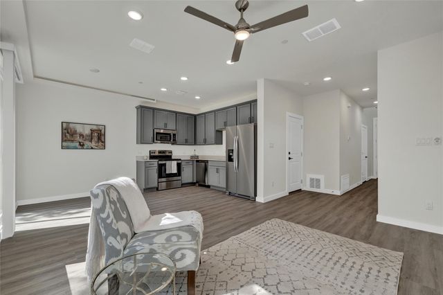 104 Creekside TRL 503, Kyle, TX 78640