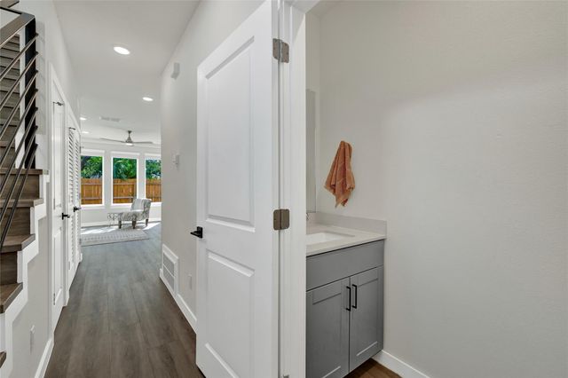 104 Creekside TRL 503, Kyle, TX 78640