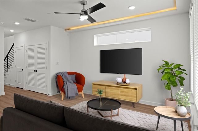 104 Creekside TRL 503, Kyle, TX 78640