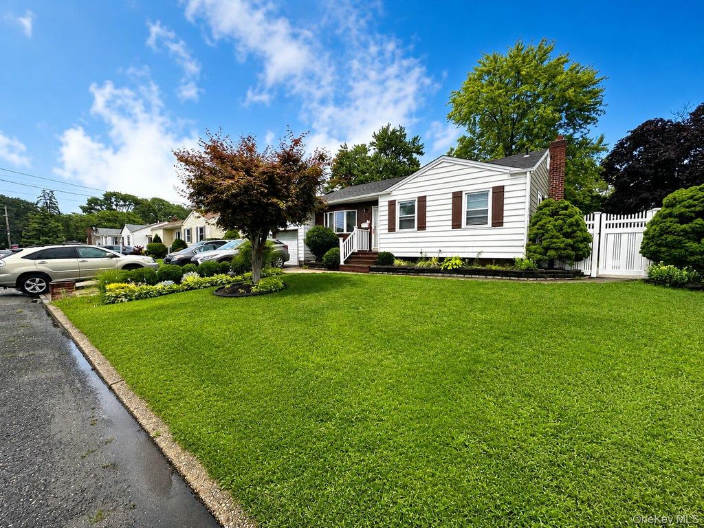 80 Carroll Street, Brentwood, NY 11717