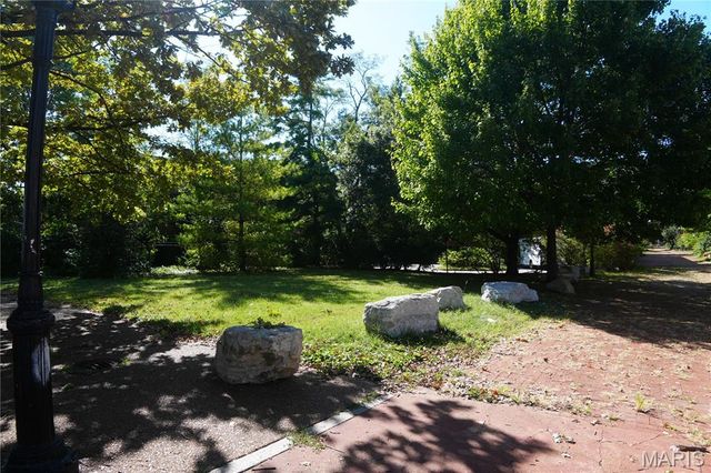 942 Hickory Street, St Louis, MO 63104