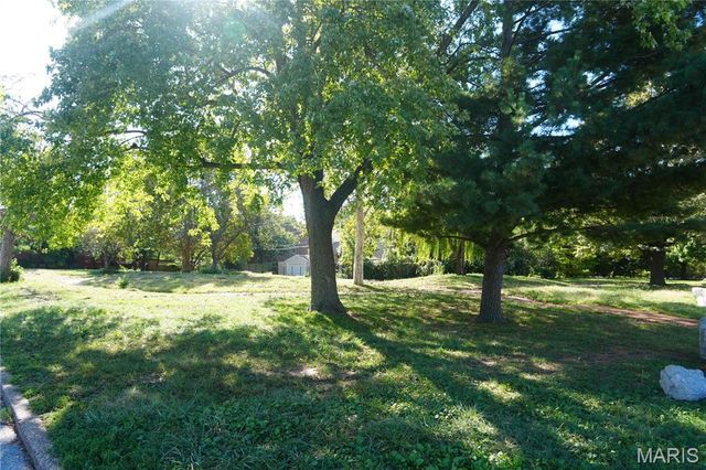 942 Hickory Street, St Louis, MO 63104