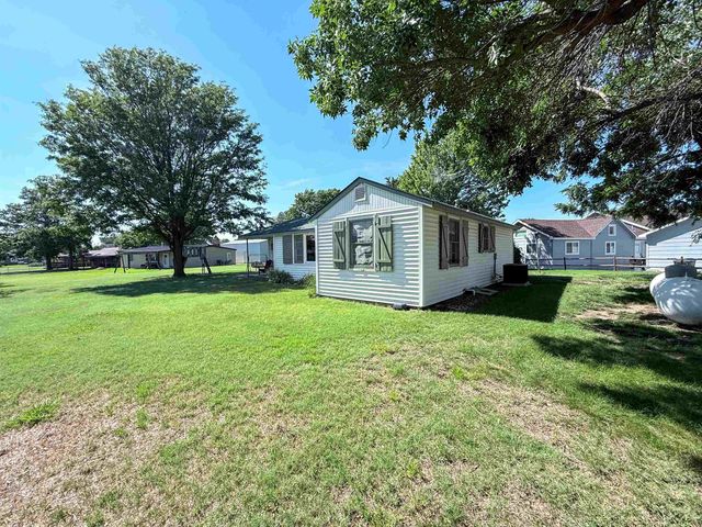 37 Shoreline Dr, Geneseo, KS 67444