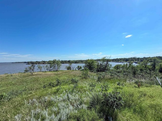 37 Shoreline Dr, Geneseo, KS 67444