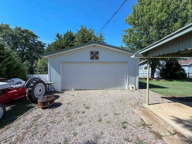 37 Shoreline Dr, Geneseo, KS 67444