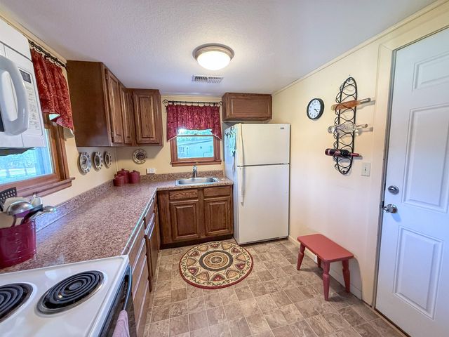 37 Shoreline Dr, Geneseo, KS 67444