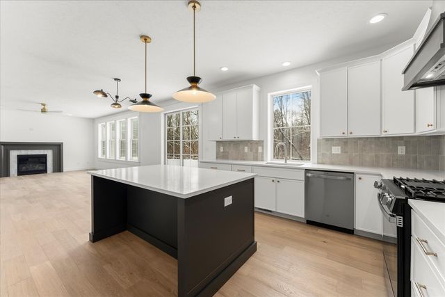 1403 Ravenwood Drive, Mahomet, IL 61853