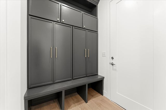 1403 Ravenwood Drive, Mahomet, IL 61853