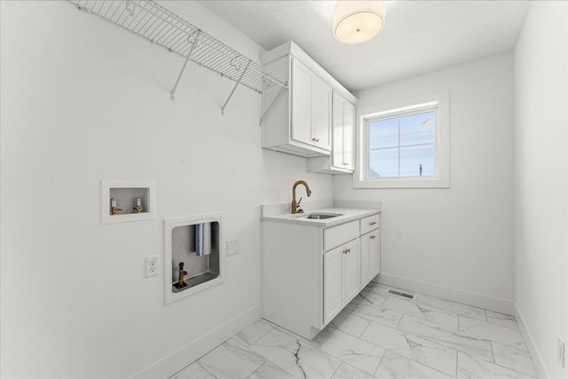 1403 Ravenwood Drive, Mahomet, IL 61853