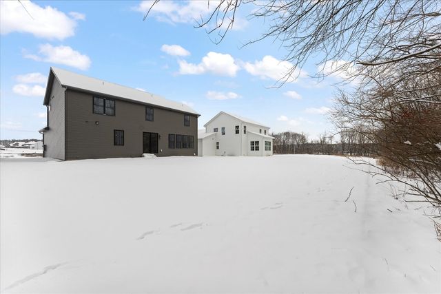 1403 Ravenwood Drive, Mahomet, IL 61853