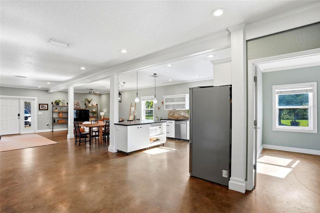 123 S WIGGINS ROAD, Plant City, FL 33566
