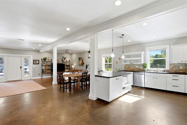 123 S WIGGINS ROAD, Plant City, FL 33566