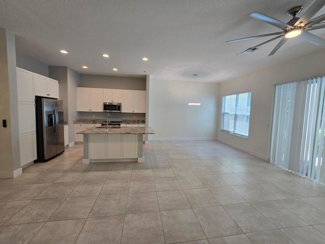 4920 Pointe Midtown Way, Palm Beach Gardens, FL 33418