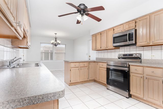 2913 Kensington Avenue, Westchester, IL 60154