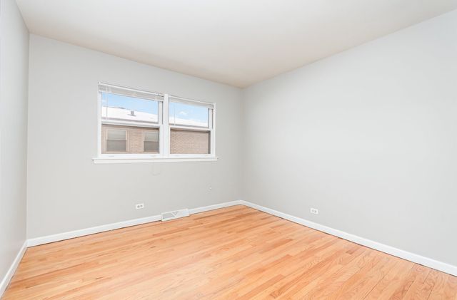 2913 Kensington Avenue, Westchester, IL 60154