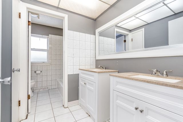 2913 Kensington Avenue, Westchester, IL 60154