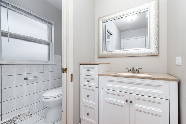 2913 Kensington Avenue, Westchester, IL 60154