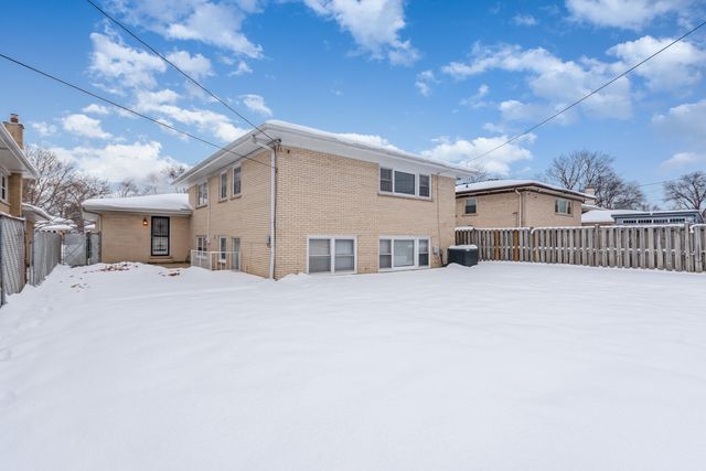 2913 Kensington Avenue, Westchester, IL 60154