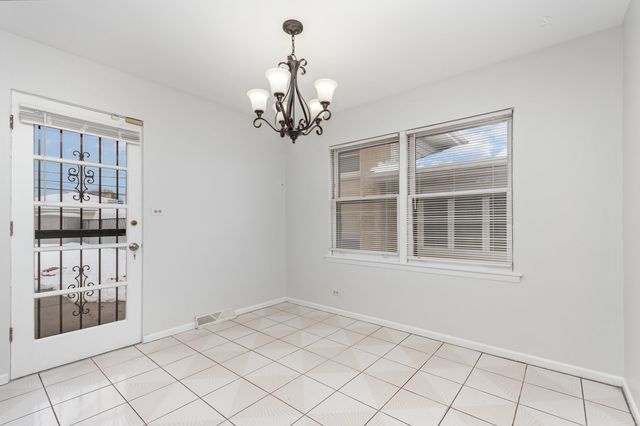 2913 Kensington Avenue, Westchester, IL 60154