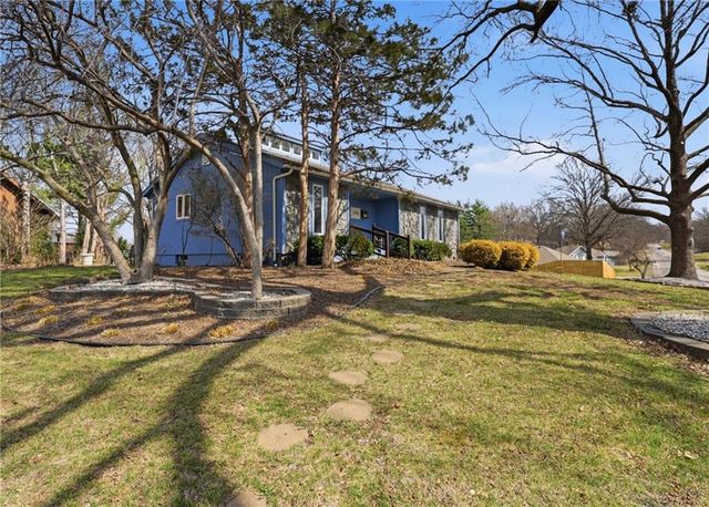 1208 SW 23rd Street, Blue Springs, MO 64015