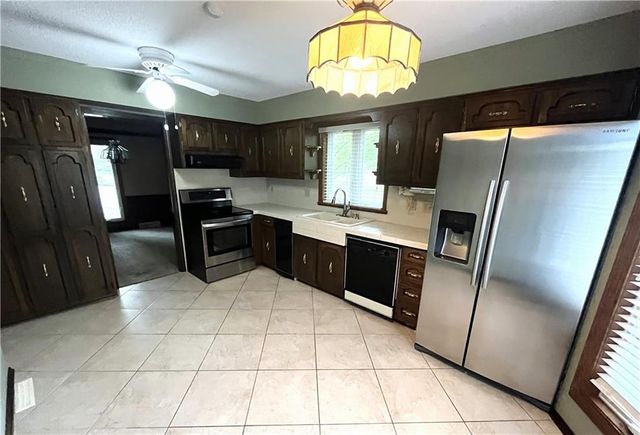 1208 SW 23rd Street, Blue Springs, MO 64015