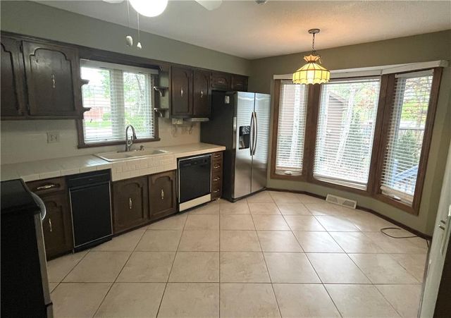 1208 SW 23rd Street, Blue Springs, MO 64015
