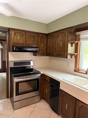 1208 SW 23rd Street, Blue Springs, MO 64015