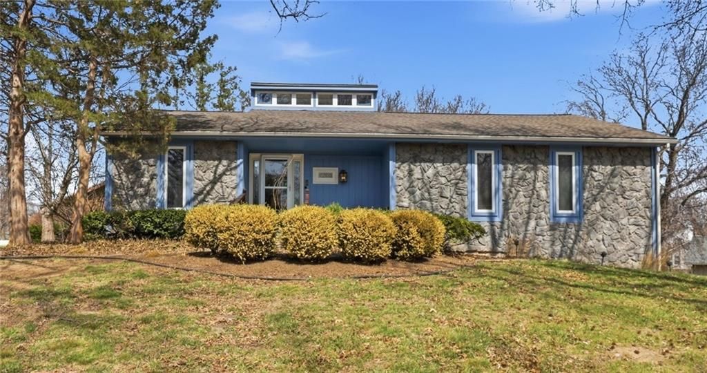 1208 SW 23rd Street, Blue Springs, MO 64015