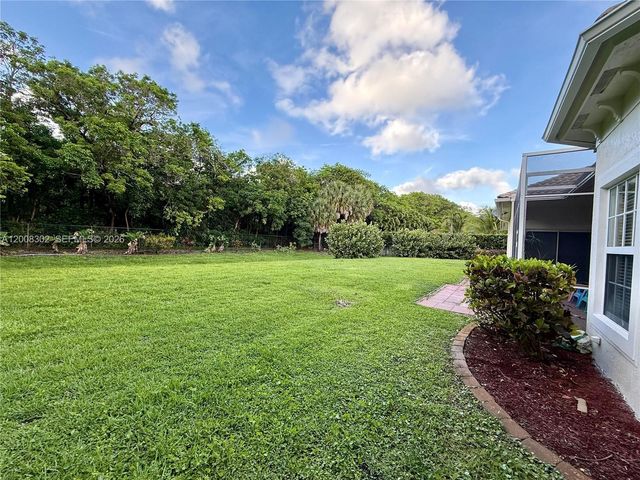 12743 N Winners Cir, Davie, FL 33330