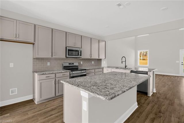 1392 Ouray Drive, Kernersville, NC 27284