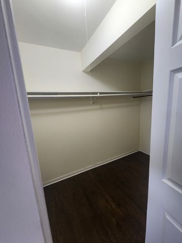 7455 N Ridge Boulevard C2, Chicago, IL 60645