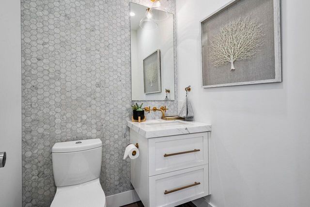 8331 Sawpine Road, Delray Beach, FL 33446